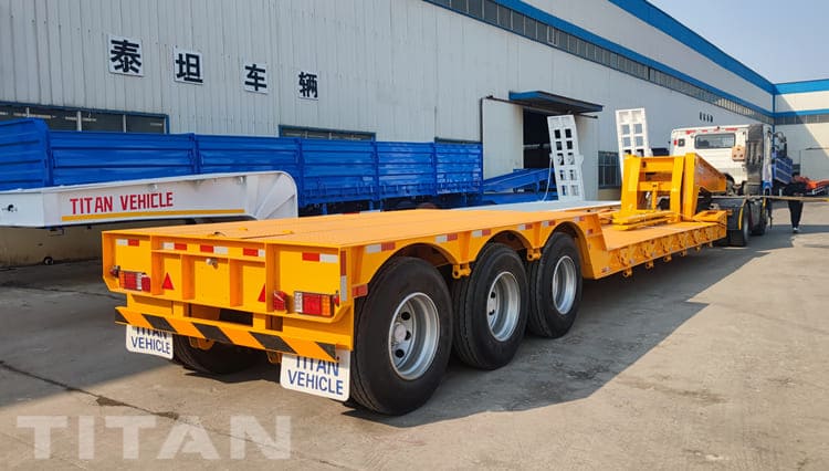 3 Axle Lowboy Gooseneck Trailer for Sale in Jamaica