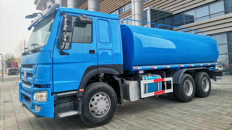 Refurbished Sino Howo 20000 Liters Water Tanker Sprinkler Truck Price in Jamaica